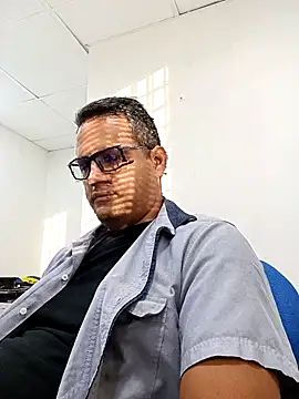 Snapshot of geimos36 chatting on 10/16/25, 09:27 geimos36 online show from 10/16/25, 09:27