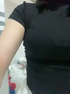 Beiiu 18 online show from 10/11/25, 08:40