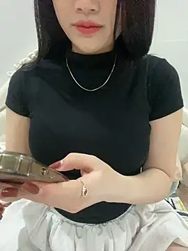 Beiiu 18 online show from 10/18/25, 09:04