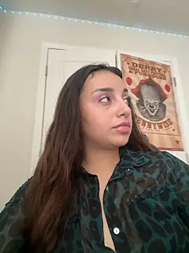 Snapshot of CharmingMaddie chatting on 10/24/25, 02:57 CharmingMaddie online show from 10/24/25, 02:57