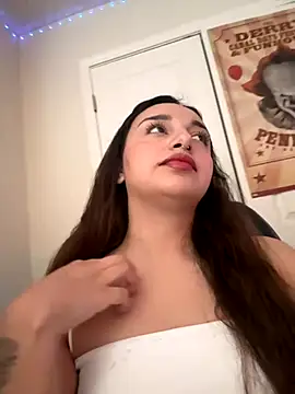 Snapshot of CharmingMaddie chatting on 10/26/25, 04:13 CharmingMaddie online show from 10/26/25, 04:13