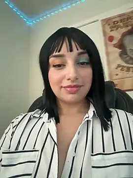 Snapshot of CharmingMaddie chatting on 10/27/25, 03:27 CharmingMaddie online show from 10/27/25, 03:27