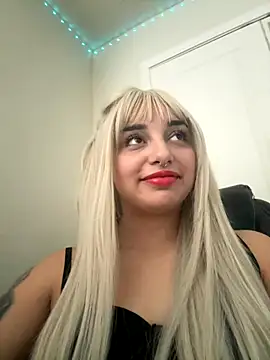 Snapshot of CharmingMaddie chatting on 10/28/25, 03:25 CharmingMaddie online show from 10/28/25, 03:25