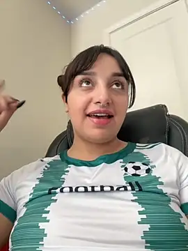 Snapshot of CharmingMaddie chatting on 10/30/25, 03:24 CharmingMaddie online show from 10/30/25, 03:24