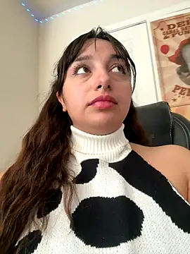 Snapshot of CharmingMaddie chatting on 11/01/25, 04:09 CharmingMaddie online show from 11/01/25, 04:09