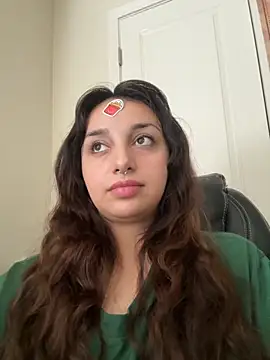 Snapshot of CharmingMaddie chatting on 11/08/25, 03:45 CharmingMaddie online show from 11/08/25, 03:45