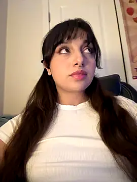 Snapshot of CharmingMaddie chatting on 11/11/25, 04:12 CharmingMaddie online show from 11/11/25, 04:12