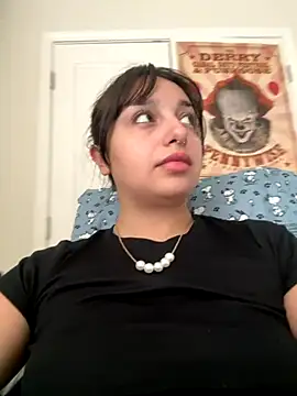 Snapshot of CharmingMaddie chatting on 11/16/25, 02:00 CharmingMaddie online show from 11/16/25, 02:00