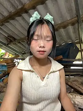 Snapshot of AdamLazis chatting on 10/27/25, 12:47 AdamLazis online show from 10/27/25, 12:47