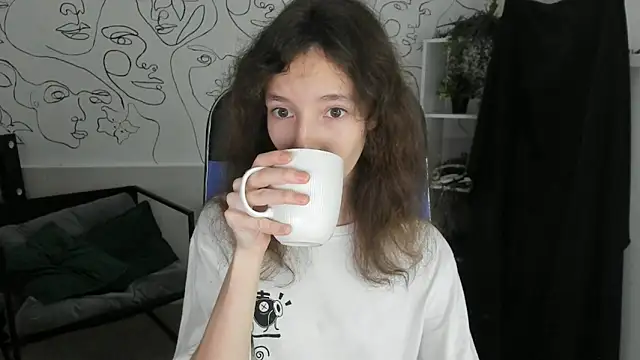 Snapshot of EmmanuellBrown chatting on 09/14/25, 04:22 EmmanuellBrown online show from 09/14/25, 04:22