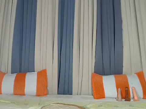 Snapshot of Jadehotcum chatting on 11/17/25, 01:17 Jadehotcum online show from 11/17/25, 01:17