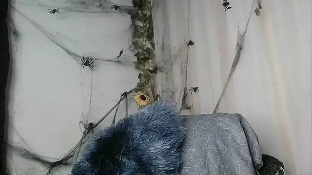 angelainparis28 online show from 10/17/25, 12:41