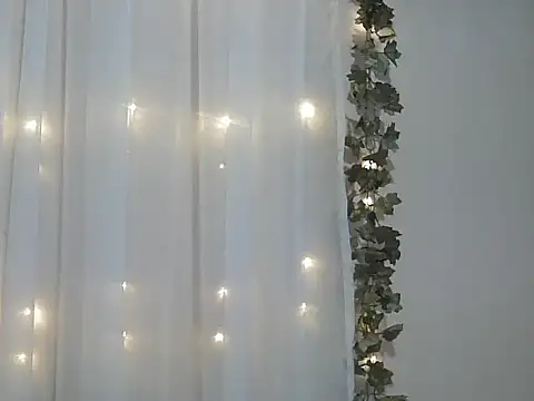 angelainparis28 online show from 11/21/25, 04:44