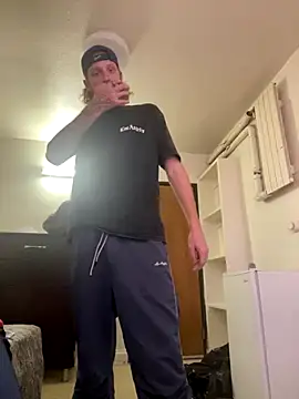 Snapshot of BIGxRED chatting on 09/09/25, 11:59 BIGxRED online show from 09/09/25, 11:59