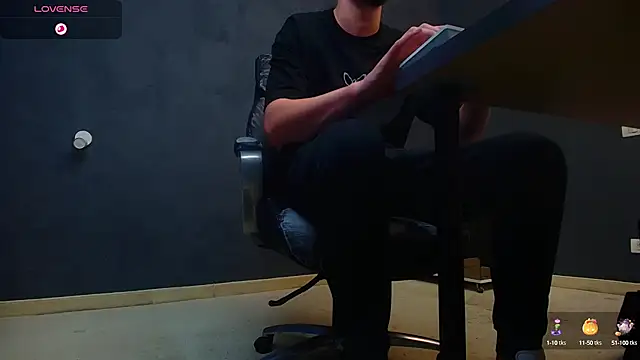 Snapshot of EnzoRace chatting on 10/07/25, 04:42 EnzoRace online show from 10/07/25, 04:42