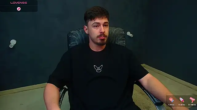 Snapshot of EnzoRace chatting on 11/17/25, 05:35 EnzoRace online show from 11/17/25, 05:35