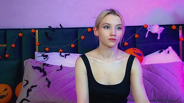 Snapshot of StacyEvances chatting on 10/24/25, 06:04 StacyEvances online show from 10/24/25, 06:04