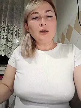 Snapshot of Xseniy chatting on 10/04/25, 07:23 Xseniy online show from 10/04/25, 07:23