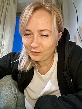 Snapshot of Xseniy chatting on 10/06/25, 04:04 Xseniy online show from 10/06/25, 04:04