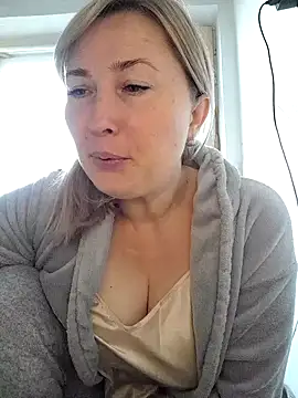 Snapshot of Xseniy chatting on 10/08/25, 07:28 Xseniy online show from 10/08/25, 07:28