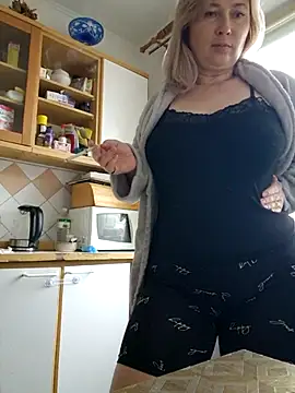 Snapshot of Xseniy chatting on 10/10/25, 02:05 Xseniy online show from 10/10/25, 02:05