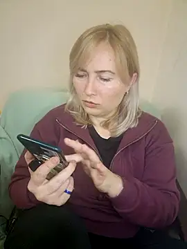 Snapshot of Xseniy chatting on 10/13/25, 07:36 Xseniy online show from 10/13/25, 07:36