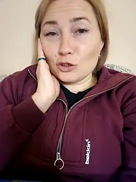 Snapshot of Xseniy chatting on 10/14/25, 07:58 Xseniy online show from 10/14/25, 07:58