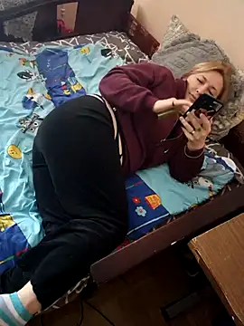 Snapshot of Xseniy chatting on 10/17/25, 12:08 Xseniy online show from 10/17/25, 12:08