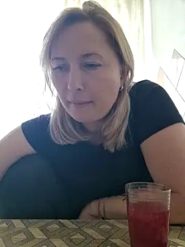 Snapshot of Xseniy chatting on 10/19/25, 12:06 Xseniy online show from 10/19/25, 12:06