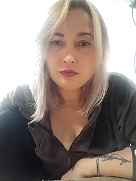 Snapshot of Xseniy chatting on 10/27/25, 02:21 Xseniy online show from 10/27/25, 02:21