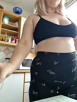 Snapshot of Xseniy chatting on 11/03/25, 06:25 Xseniy online show from 11/03/25, 06:25