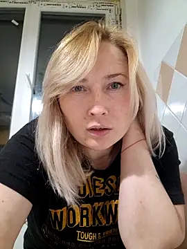 Snapshot of Xseniy chatting on 11/03/25, 06:42 Xseniy online show from 11/03/25, 06:42