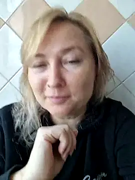 Snapshot of Xseniy chatting on 11/10/25, 09:08 Xseniy online show from 11/10/25, 09:08