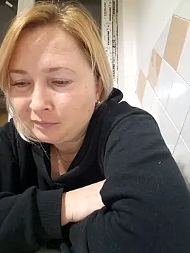 Snapshot of Xseniy chatting on 11/11/25, 10:32 Xseniy online show from 11/11/25, 10:32