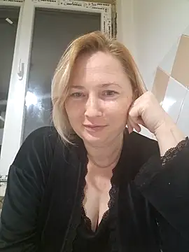 Snapshot of Xseniy chatting on 11/14/25, 11:02 Xseniy online show from 11/14/25, 11:02