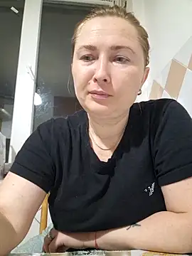 Snapshot of Xseniy chatting on 11/27/25, 10:56 Xseniy online show from 11/27/25, 10:56