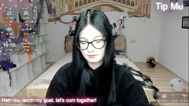 AlicaMoons online show from 10/31/25, 06:47