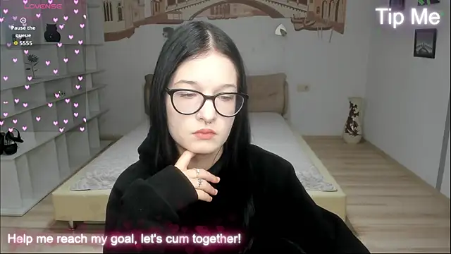 AlicaMoons online show from 11/26/25, 06:25