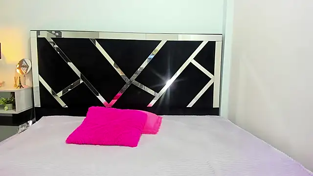 Snapshot of iisabella_noa chatting on 09/20/25, 12:39 iisabella noa online show from 09/20/25, 12:39