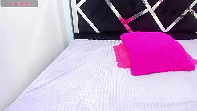 iisabella noa online show from 10/23/25, 01:32