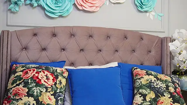 JenniferLovve online show from 10/17/25, 03:20