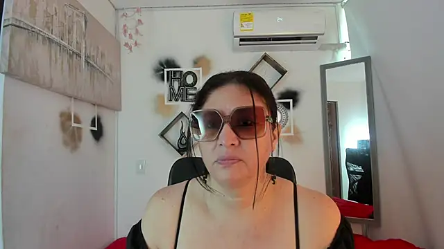 Snapshot of tatiana_sofiaa chatting on 09/10/25, 01:22 tatiana sofiaa online show from 09/10/25, 01:22