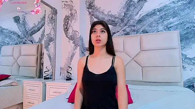 Snapshot of CristineCaru chatting on 09/13/25, 01:00 CristineCaru online show from 09/13/25, 01:00