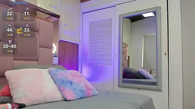 valeriahenao1 online show from 10/18/25, 07:14