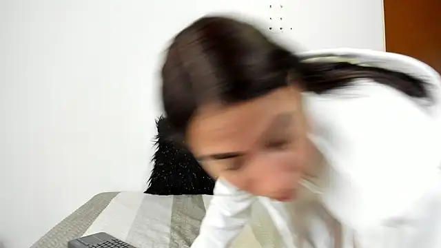 Camila Martiinez online show from 10/16/25, 07:48