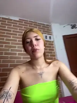 Snapshot of _Cristalfoxx4 chatting on 09/18/25, 11:29 Cristalfoxx4 online show from 09/18/25, 11:29