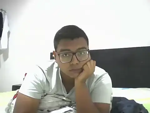 Snapshot of Adrian_Saint chatting on 09/10/25, 01:38 Adrian Saint online show from 09/10/25, 01:38