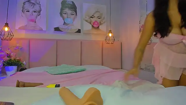 Snapshot of Lhea_Foxx chatting on 10/25/25, 03:36 Lhea Foxx online show from 10/25/25, 03:36