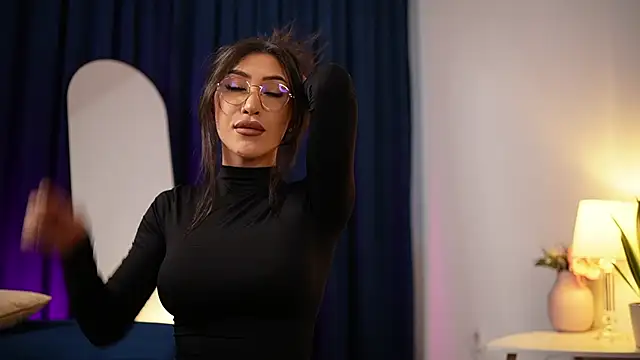 Snapshot of _ChloeLee_ chatting on 11/07/25, 06:57 ChloeLee online show from 11/07/25, 06:57