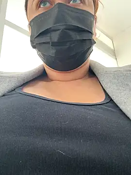 maddy Bloomm online show from 11/17/25, 03:40